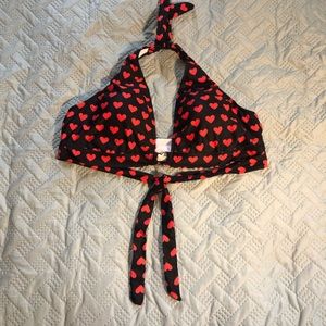 Cute Y2K black & red heart halter top 4xl, tie front,removable cups,heart cutout